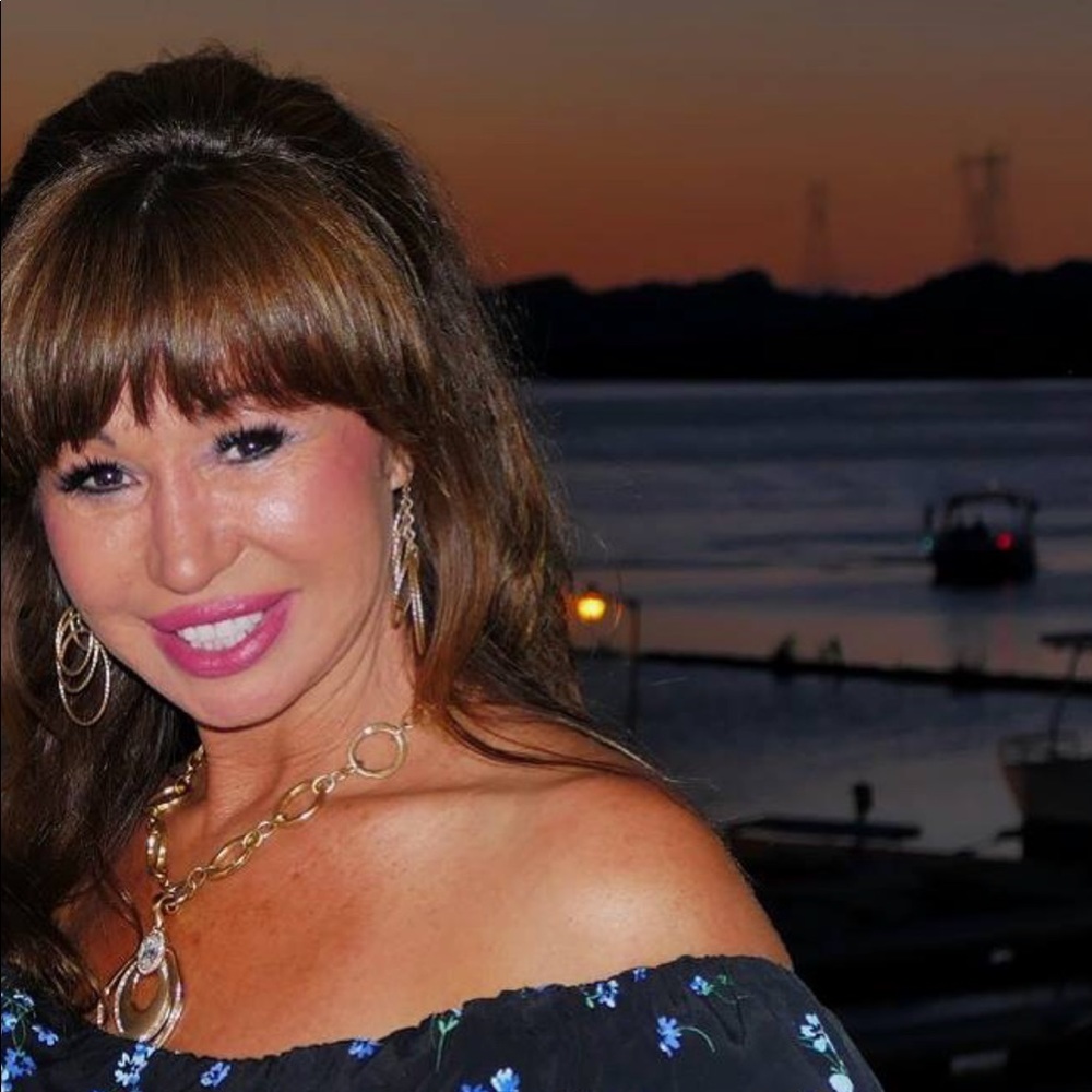 Meet your Posher, Gina